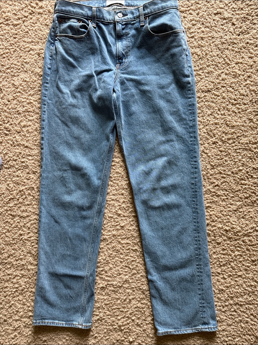 Abercrombie & Fitch 90’s Straight Mid Rise Jeans in Light Blue Wash